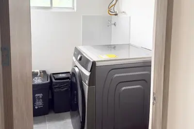 a kitchen with a washing machine and a sink at Apartamento completo en Sabaneta in Sabaneta