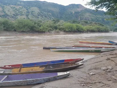 a group of boats sitting on the side of a river at Brisas del Río in Honda