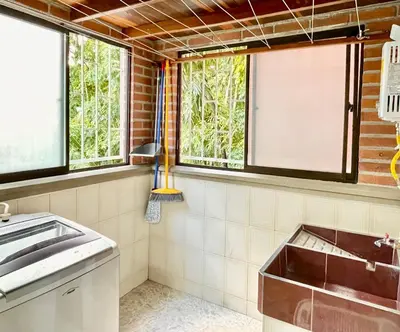 a kitchen with a sink and some windows at Amplio apto 2 hab para familias y grupos Sabaneta in Sabaneta