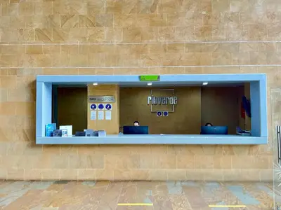 a building with a window on the side of it at Suites - Llanogrande in Rionegro