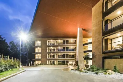 a building with a street light in front of it at Suites - Llanogrande in Rionegro
