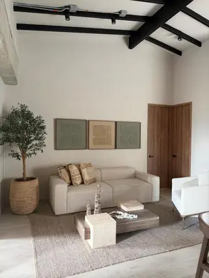 a living room with a couch and a table at Moderno y luminoso apartamento de 3 habitaciones 314 in Medellín