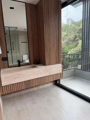 a bathroom with a large mirror and a balcony at Moderno y luminoso apartamento de 3 habitaciones 314 in Medellín