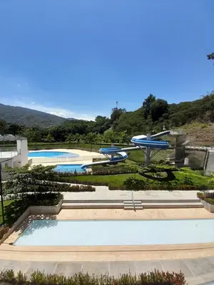 a view of a swimming pool in a resort at Agradable y confortable apto vacacional en Santa Fé de Antioquia-Colombia dentro de condominio con piscina, tobogán, zonas recreativas, jardines y espectacular vista in Santa Fe de Antioquia