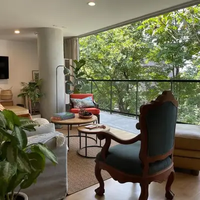 Modern & Calm Stay Near Provenza