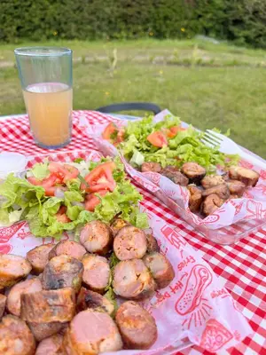 a picnic table with food and a salad and a glass of beer at Alojamiento Campestre La Villa Sanadora in Medellín
