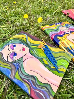 two kites are laying on the grass at Alojamiento Campestre La Villa Sanadora in Medellín