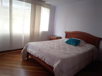 a bedroom with a bed with a blue pillow on it at Casa acogedora y excelente ubicación in Manizales
