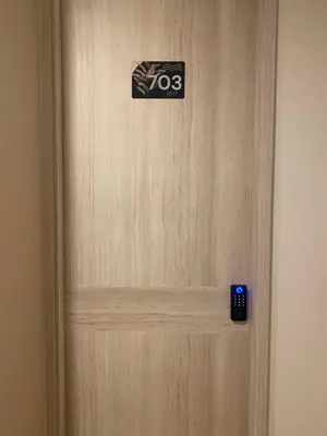 a door with a yos sign on it at Hotel Ryo 74b Piso 7 Vip in Medellín
