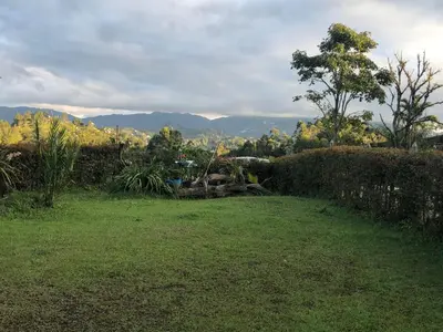 a yard with a fence and a grass field at Villa Graciela in Horizonte