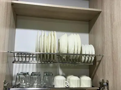 a shelf with plates and glasses on it at Apartamento Familiar en Sabaneta cerca al parque in Sabaneta