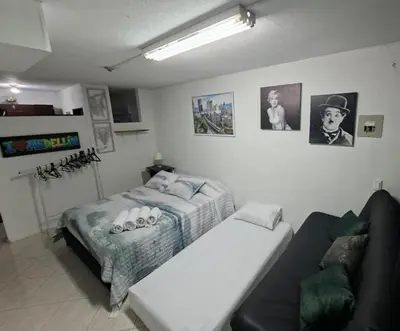 a bedroom with a bed and a couch at Apartaestudio en Medellín Barrio Buenos Aires in Medellín
