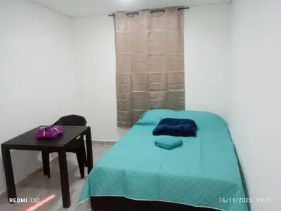 a bed in a room with a table and a bed sidx sidx sidx at Alojamientos Jamar in Rionegro