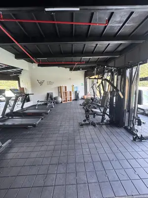 a gym with treadmills and elliptical machines at Hotel Rioverde Suite Cerca de Aeropuerto JMC in Rionegro