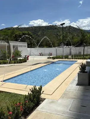 a swimming pool in the yard of a house at Apartasol vacacional con Piscinas en Santa Fe de Antioquia in Santa Fe de Antioquia