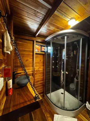 a sauna with a glass shower in a cabin at Refugio la Arboleda in San Rafael