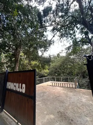 a sign with the word mongoloco on a fence at Cabaña El Mamoncillo - Jacuzzi Privado con Calefacción y Malla Catamarán - Cerca a Medellín in Sopetran