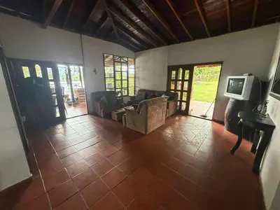 a living room with a couch and a tv at El Paraíso Tropical in La Pradera