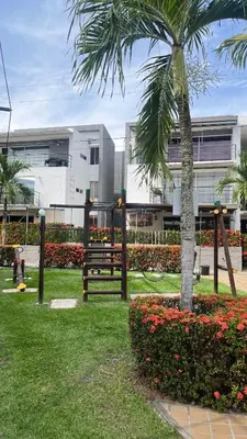 a park with a bench and a palm tree in front of a building at Hermoso Apartasol en Santa Fe de Antioquia!!! in Santa Fe de Antioquia