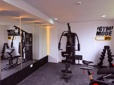 a gym with two treadmills and a mirror at Nuevo apartamento moderno, espectacular vista in Manizales