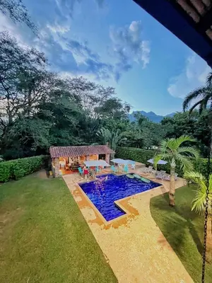 an image of a swimming pool in a yard at San José del refugio in Jericó