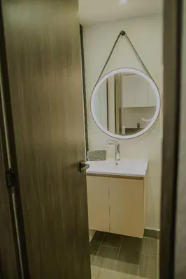 a bathroom with a sink and a mirror at Torre U kooliving in Manizales