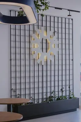 a metal wall in a restaurant with two tables at Torre U kooliving in Manizales