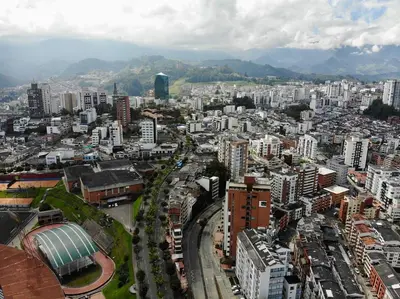 a city with a lot of buildings at El Mejor Aparta Estudio De La Ciudad in Manizales
