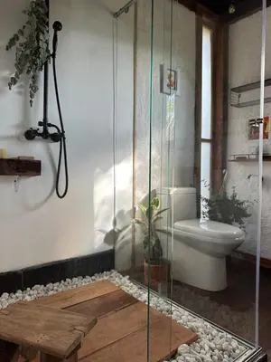 a bathroom with a glass shower and a toilet at Alto Bonito Cabin Salamina in Salamina