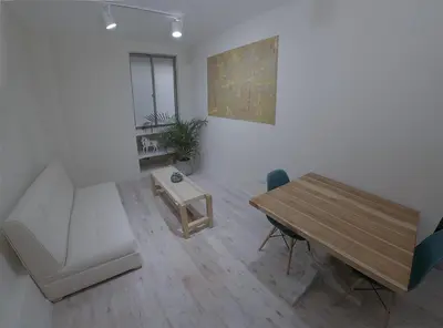 a living room with a wooden table and a wooden floor at Apartamento Manizales excelente ubicación in Manizales