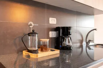 a kitchen counter with a blender and a coffee maker at Apartamentos Casa Grande in Rionegro