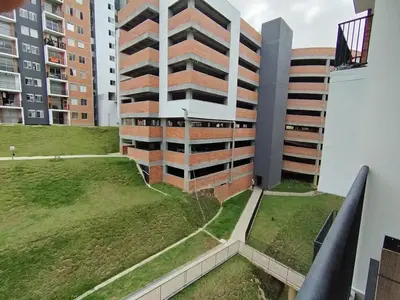 a tall building with grass on the side of it at Confortable Apartamento cerca Aerop JMC in Rionegro