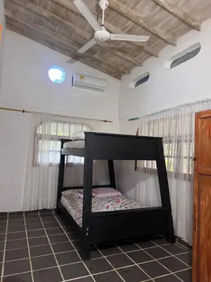 a bunk bed in a room with a ceiling at Finca Doradal descanso, vacaciones or teletrabajo in Doradal