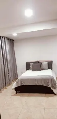a bedroom with a bed in a white room at Rento apartamento por días in Manizales