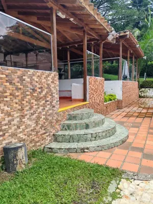 a set of stone steps leading to a building at Villa Kelly Farm in San Jerónimo