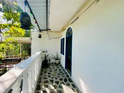 a hallway of a house with a blue door at Cabaña 65 El Descanso Doradal in Estación El Salto