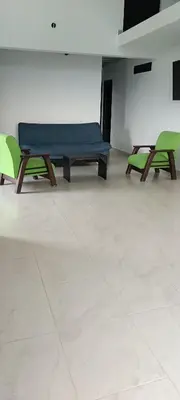 a bench and two green chairs in a room at Villa Adelaida in San Rafael