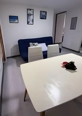 a white table and chairs in a room at Cómodo Apartamento - Estrato 5 in Manizales