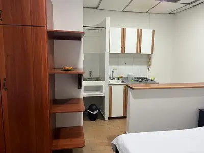 a small kitchen with a bed in a room at Apartamento en el centro de Manizales in Manizales