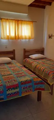 two beds sitting next to each other in a room at Hostal LaMula in Jardin