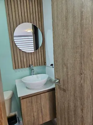 a bathroom with a sink and a mirror at Loft urbano cerca a cable plaza in Manizales