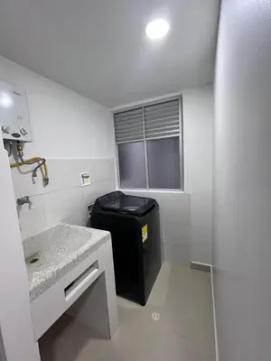 a small bathroom with a sink and a trash can at Moderno y acogedor apartamento en sabaneta in Sabaneta