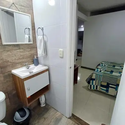 a bathroom with a sink and a bed at Acogedor Y Amplio Aparta estudio En El Corazón De Manizales in Manizales
