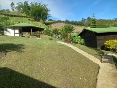 a walkway leading to a house with a grass yard at Cabañas con vista al Embalse in La Pradera