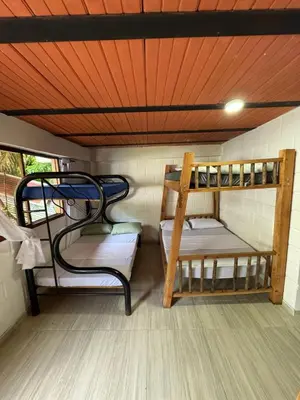 a room with two bunk beds and a wooden ceiling at Vía las palmas in Victoria