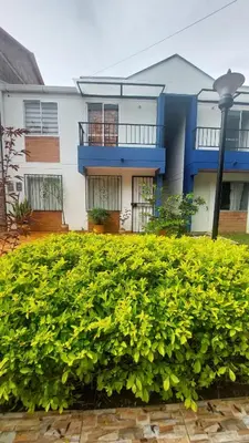 a house with a hedge in front of it at Maranatha Jacuzzi, Rooftop BBQ, Sopetran Antioquia in Sopetran