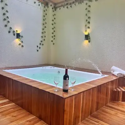 Acogedor en parque principal Guatape con Jacuzzi