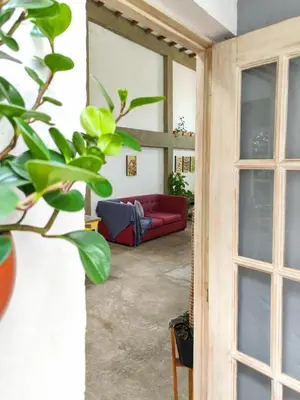 a living room with a red couch and a plant at Modern Loft in Zona Rosa Buenos Aires WiFi 500Mb in Medellín