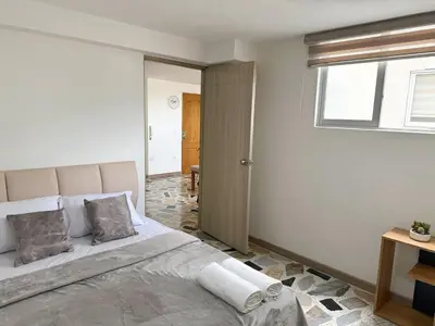 a bedroom with a large bed and a window at Apartamento para 5 personas en Laureles, Estadio in Estación El Salto