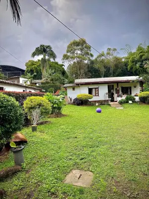 a yard with a house and a purple frisbee at Villa Amparo Casa Finca in Rionegro